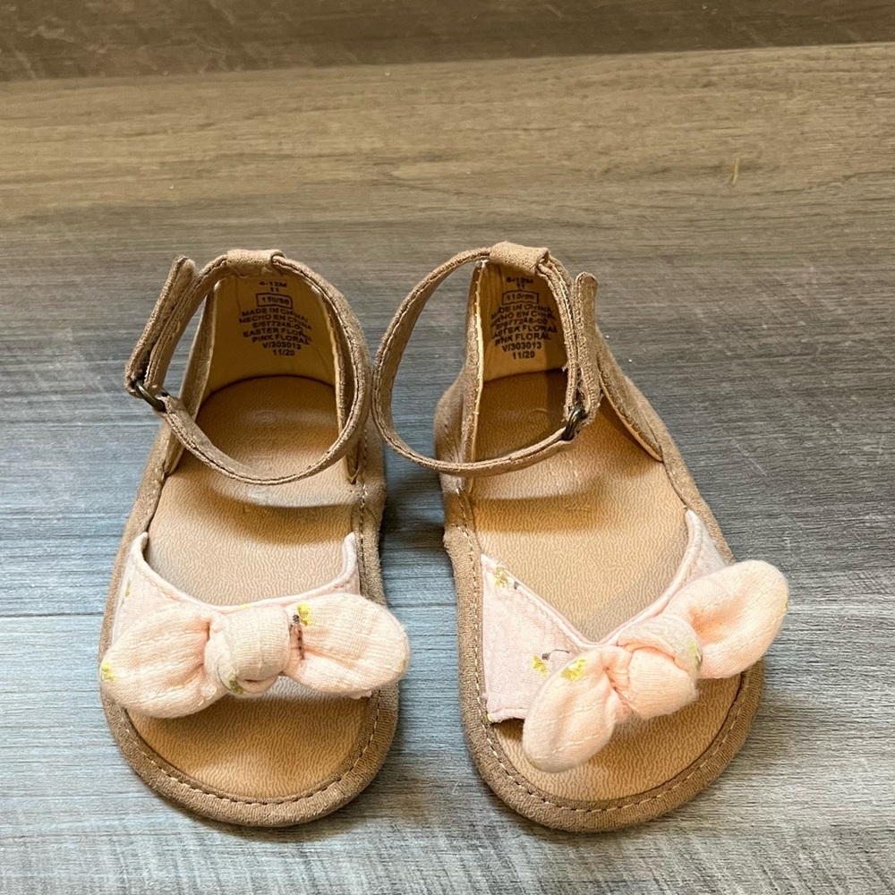 Old Navy baby girl sandals - 6-12 months